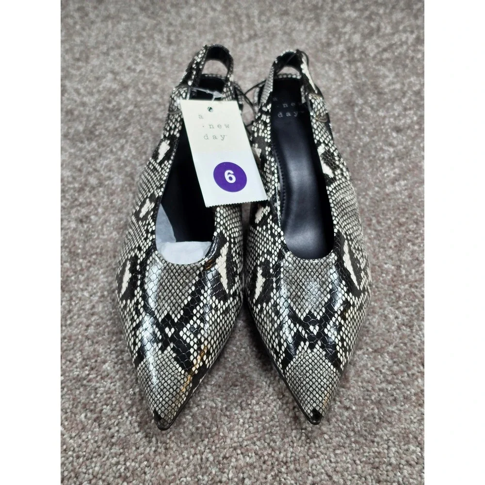 A New Day Samantha Snakeskin Slingback Kitten Heels Cream Black Pointed Toe 6